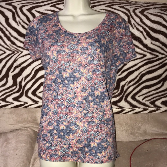 LuLaRoe XS short sleeved shirt 💕 - Picture 1 of 4